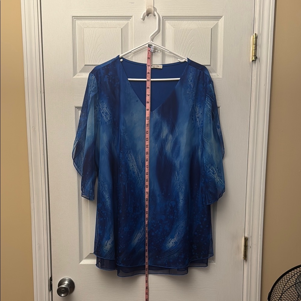 Blue flowy blouse with a water pattern